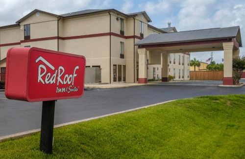 Tillmans Corner Hotel | Convenient Red Roof Inn & Suites Mobile SW with Ocean View