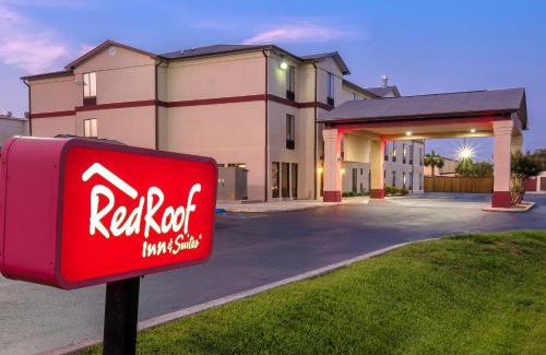 Tillmans Corner Hotel | Convenient Red Roof Inn & Suites Mobile SW with Ocean View