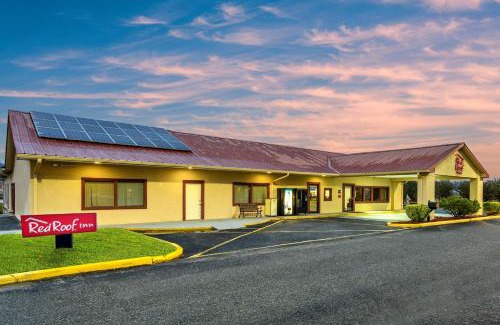 Sylacauga Hotel | Convenient Stay at Red Roof Inn Sylacauga with Unique Amenities