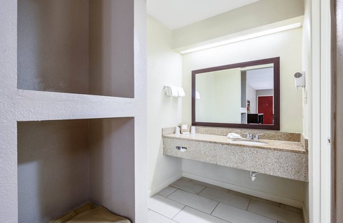 Sylacauga Hotel | Comfortable Stay at Red Roof Inn Sylacauga with Breakfast