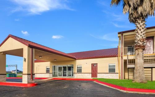 Temple Hotel | Pet-Friendly Stay at Red Roof Inn Temple with Great Amenities