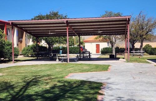Van Horn Hotel | Cozy Red Roof Inn Van Horn: Pet Friendly & Family Ready