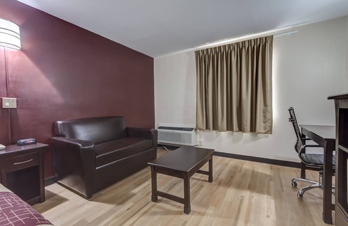 Van Horn Hotel | Budget-Friendly Red Roof Inn Van Horn with Family Amenities