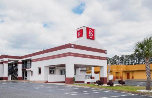 Walterboro Hotel | Pet-Friendly Stay at Red Roof Inn Walterboro for Families