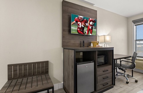 Washington Hotel | Stay at Red Roof Inn Washington, NC: Pet-Friendly & Pool