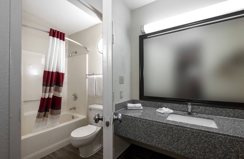 West Point Hotel | Budget-Friendly Red Roof Inn West Point with Family Amenities