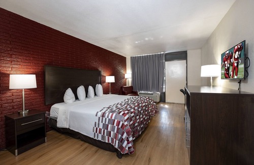 West Point Hotel | Budget-Friendly Red Roof Inn West Point with Family Amenities