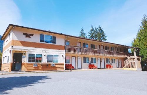 Hope Hotel | Budget-Friendly Red Roof Motor Inn with Family Amenities