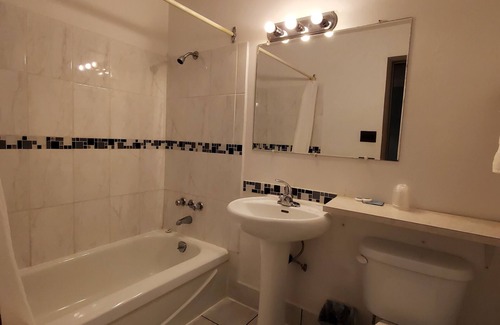 Hope Hotel | Convenient Stay at Red Roof Motor Inn with Free Breakfast