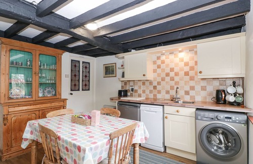 Yarcombe Cottage | Pet-Friendly Retreat with Cozy Fire in Combe St Nicholas