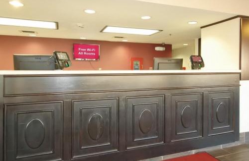 Hoffman Estates Hotel | Pet-Friendly Comfort at Red Roof PLUS Chicago - Hoffman Estates