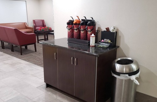Vicksburg Hotel | Discover Red Roof Inn & Suites Vicksburg with Family Amenities