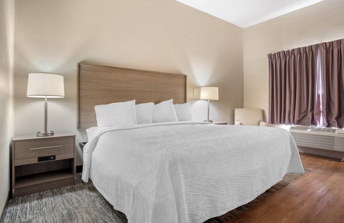 Vicksburg Hotel | Discover Red Roof Inn & Suites Vicksburg with Family Amenities
