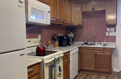 San Angelo House | Explore Red Rooster House: King & Queen Bedrooms, Lake Views