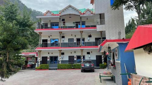 Balakot Hotel | Inviting Red Rose Hotel: Family-Friendly Dining Options