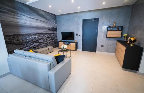 Marsalforn Apartment | Enchanting Red Rose: Oceanfront Haven with Top Ratings