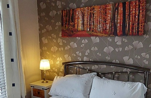Newcastle House | Red Rose Retreat- Centre of Newcastle, 350 yds to beach