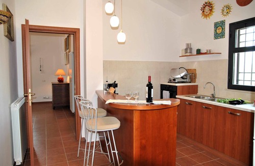 Itri House | Inviting RED ROSES Flat with Pool and Spa Amenities