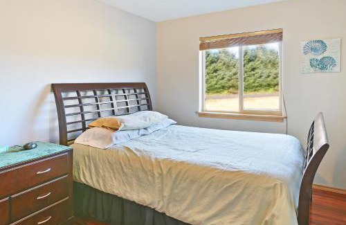 Ocean City House | Family-Friendly Retreat at Red Sky Cottage with Hot Tub