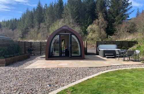Oban House | Relaxing Red Squirrel Pod with Hot Tub - Rated 9.9/10