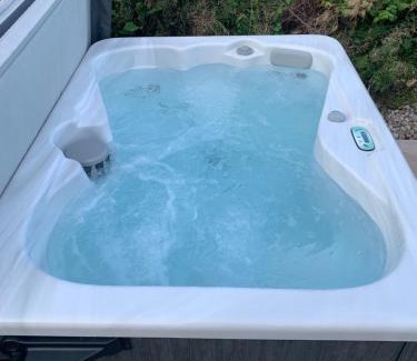 Oban House | Relaxing Red Squirrel Pod with Hot Tub - Rated 9.9/10