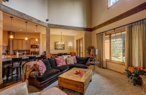 McCall House | Discover Red Tail on the River: Hot Tub & Pool Access