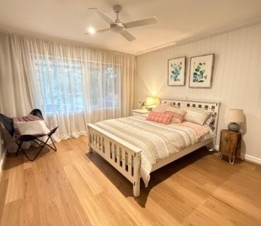 Collie House | Unforgettable Red Tail Retreat: Rated 10/10 with Breakfast