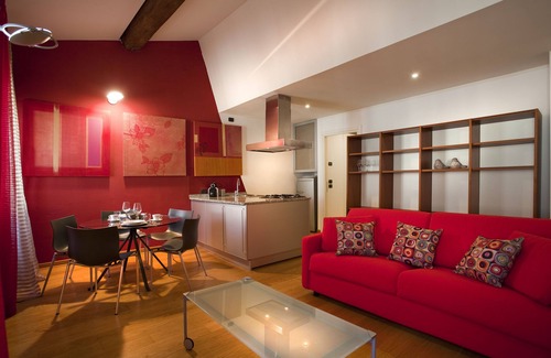 Verona City Centre Apartment | Red Philharmonic Suite: Top-Rated with Spa & Pet Amenities