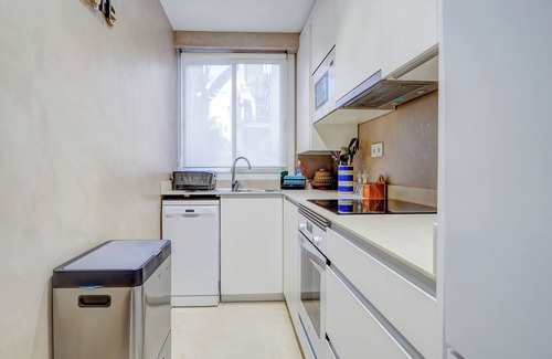 Sitges Town Center Apartment | Experience Red Velvet Apartment: Ideal for Families & Relaxation