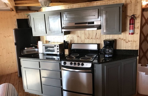 Alpine Bay Cottage | Cozy Red Yurt at Clear Creek Cove with Lake Views
