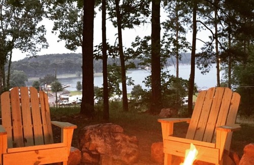 Alpine Bay Cottage | Cozy Red Yurt at Clear Creek Cove with Lake Views