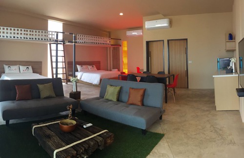 Puk Tian Hotel | Relax at Red Z The Ocean with Pool and Family-Friendly Amenities