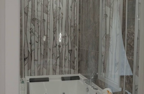 Lago Patria Hotel | Relax at Redamare Suite: Family-Friendly with Dining Options