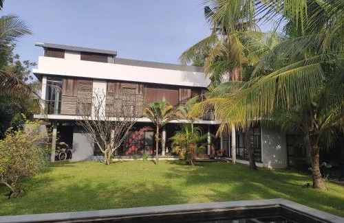 Siem Reap House | RedBox House - Modern 5-Bedroom Villa with Pool & Pet Access