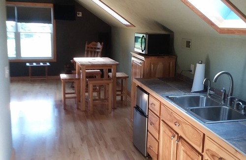 Butte Des Morts House | Unforgettable Stay at Redbrick Inn Courtney Suite