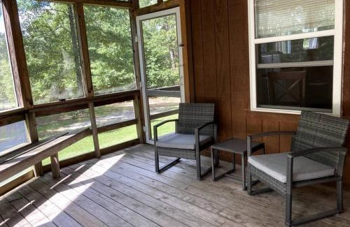 Bruno House | Family-Friendly Retreat at Redbud Cottage - Rated 10/10