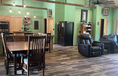 Milo Cabin | Redbud Honey - Country Cabin away from it all