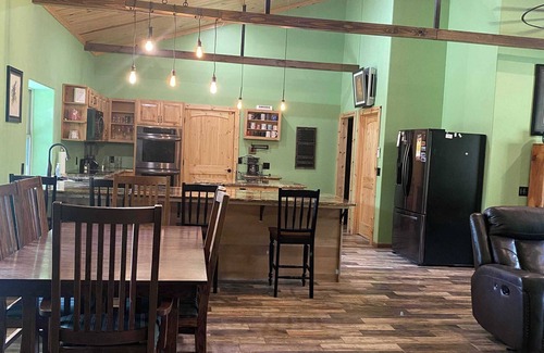 Milo Cabin | Redbud Honey - Country Cabin away from it all