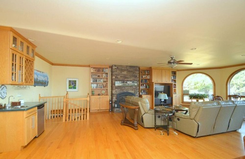 The Woods House | Redbud Keep - Guest Rated 10/10 with Pool and Family Amenities