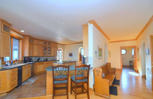 The Woods House | Redbud Keep - Guest Rated 10/10 with Pool and Family Amenities