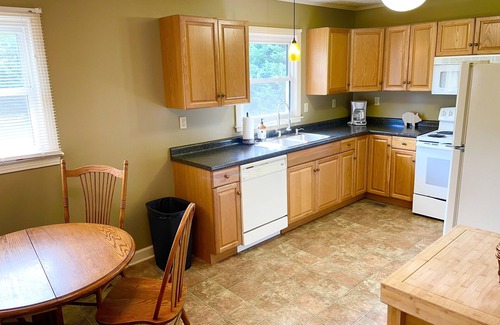 Knoxville House | Pet-Friendly Redbud Retreat with Fenced Yard & Great Location
