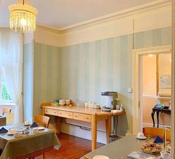 Cork House | Cozy Redclyffe Guesthouse: Breakfast Included, Rated 8.4/10