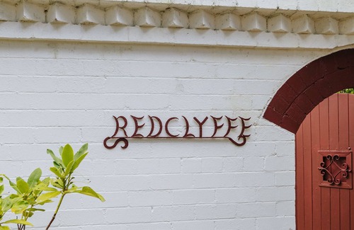 Blue Mountains City Council House | Discover Redclyffe Mountain Retreat with Pool and Spa