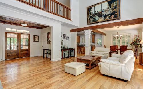 Big Canoe House | Redding Retreat: Wine, Golf & Pools Await Your Escape