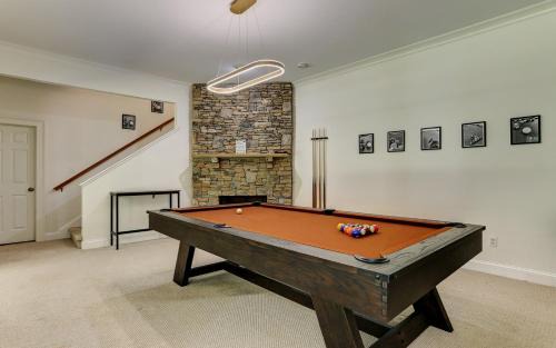 Big Canoe House | Redding Retreat: Wine, Golf & Pools Await Your Escape