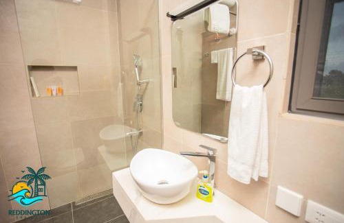 Anloga Hotel | Relaxing Reddington Chalets Beach Resort with Ocean Views