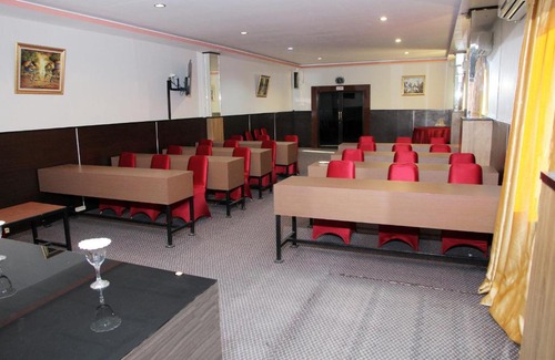 Palu Hotel | Discover RedDoorz At Brizky Hotel Palu with Breakfast Included