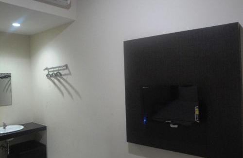 Palu Hotel | Comfortable Stay at RedDoorz Hotel Gajah Mada Palu