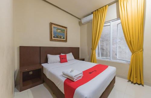North Cirebon Hotel | Family-Friendly RedDoorz at La Mega with Ocean Views
