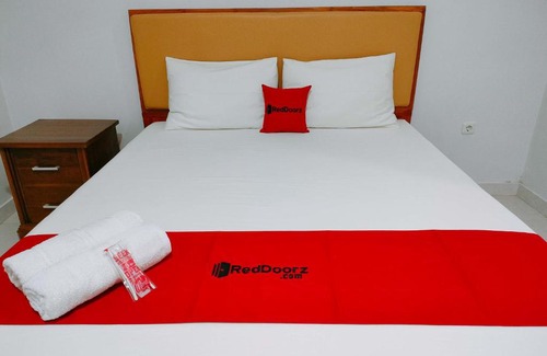 Temon Hotel | Budget-Friendly RedDoorz at Omah Candi Sari near YIA